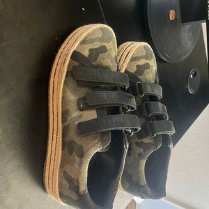 Camo strap shoes
